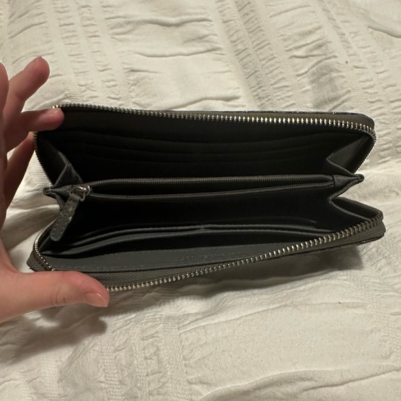 Michael Kors Wallet - Picture 4 of 10